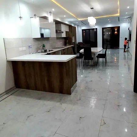 Luxurious With Heated Pool Jacuzzi דירה Fontana