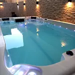 Luxurious With Heated Pool Jacuzzi *
