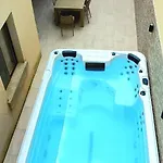 Luxurious With Heated Pool Jacuzzi *