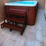 Luxurious With Heated Pool Jacuzzi アパート *