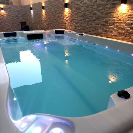 Luxurious With Heated Pool Jacuzzi *