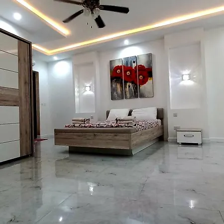 Luxurious With Heated Pool Jacuzzi 아파트