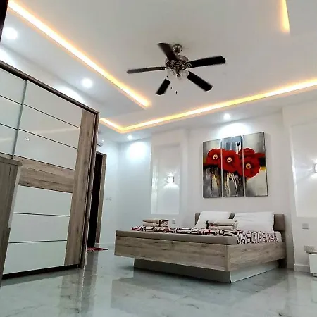 Apartment Luxurious With Heated Pool Jacuzzi Fontana