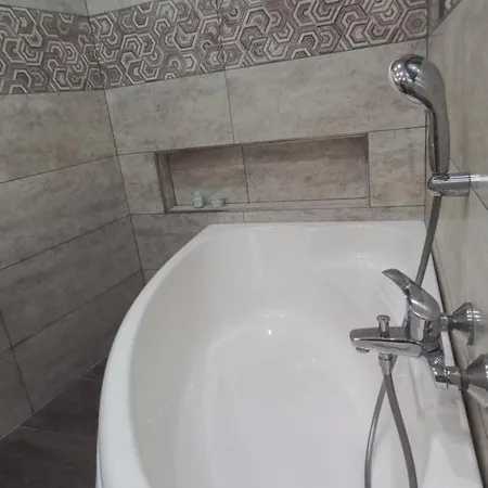 Luxurious With Heated Pool Jacuzzi Apartment Fontana