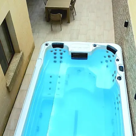 Luxurious With Heated Pool Jacuzzi *