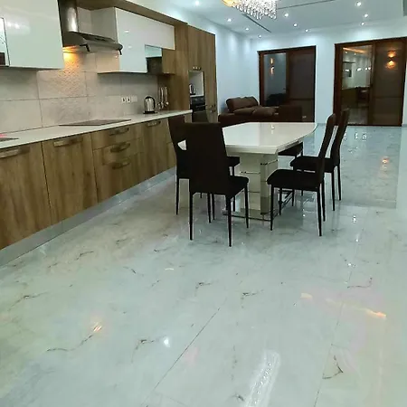 Apartament Luxurious With Heated Pool Jacuzzi