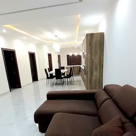 Luxurious With Heated Pool Jacuzzi