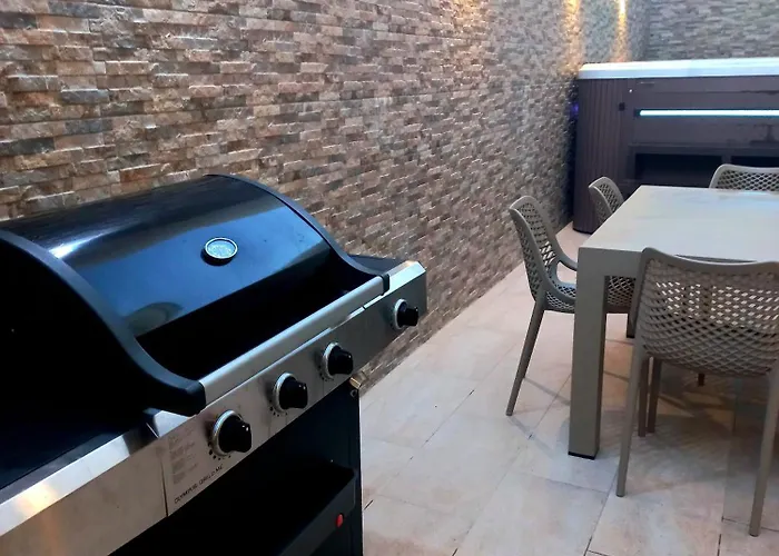 Luxurious With Heated Pool Jacuzzi 아파트 Fontana