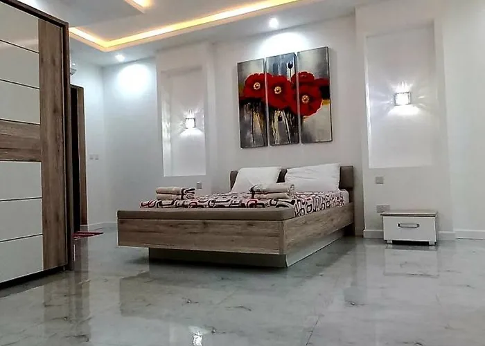 Luxurious With Heated Pool Jacuzzi 아파트