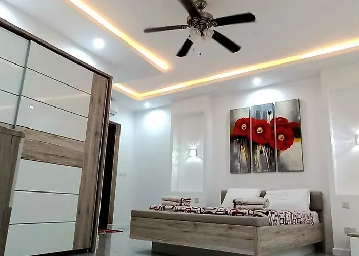 Apartment Luxurious With Heated Pool Jacuzzi Fontana