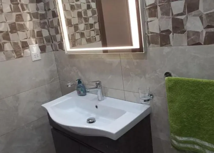 Luxurious With Heated Pool Jacuzzi 아파트 Fontana