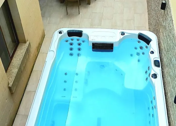 Luxurious With Heated Pool Jacuzzi *