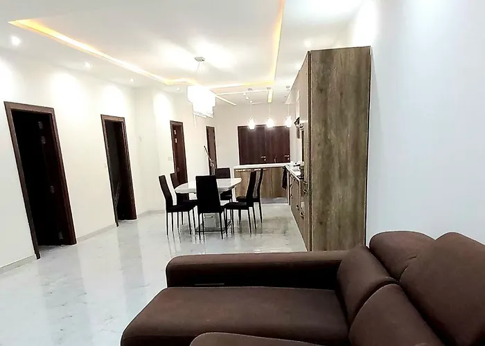 Luxurious With Heated Pool Jacuzzi